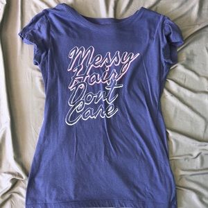 ‘messy hair don’t care’ tee